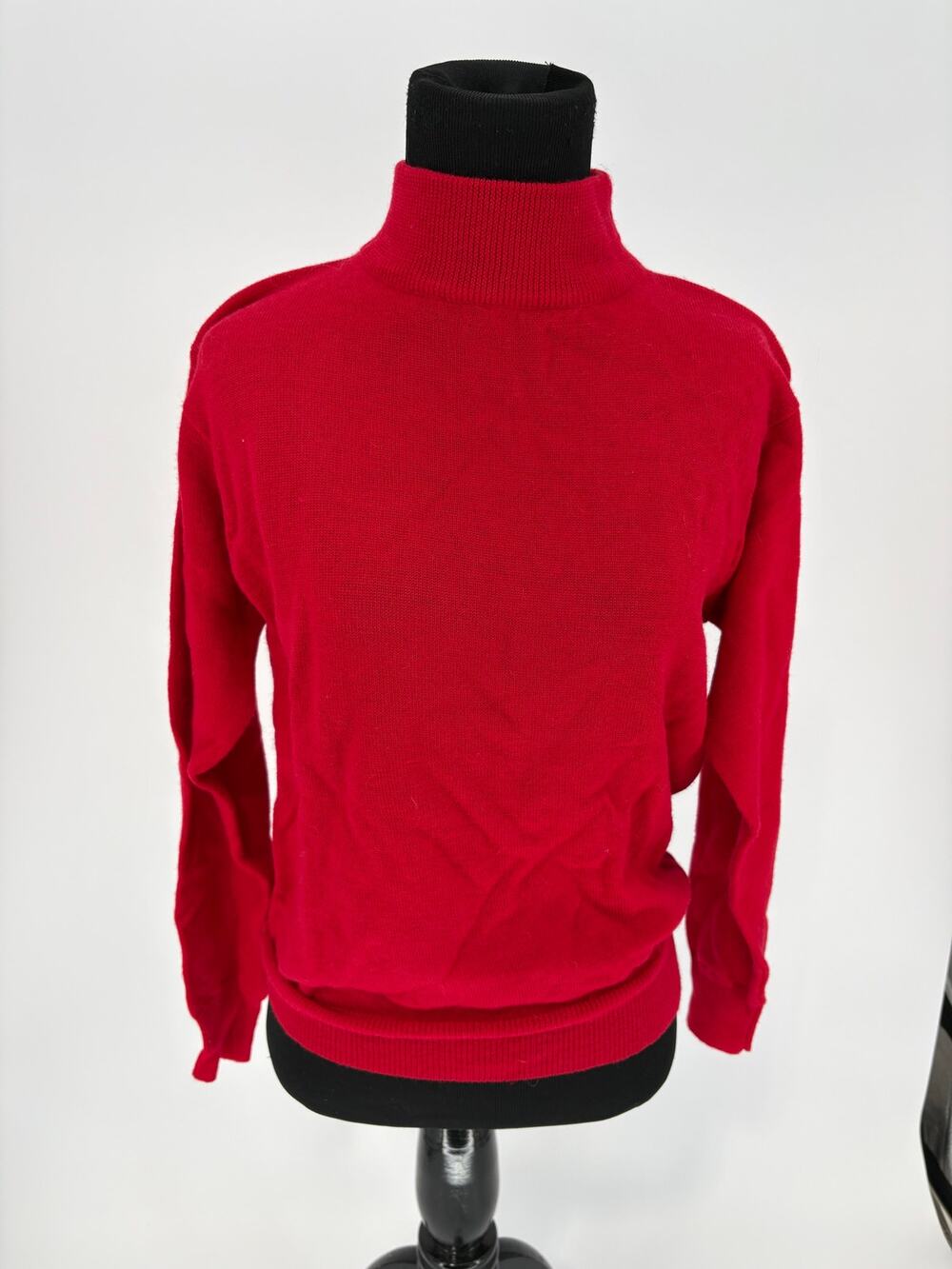 Vintage C.C. Courtenay red 100% merino wool turtleneck sweater size 6